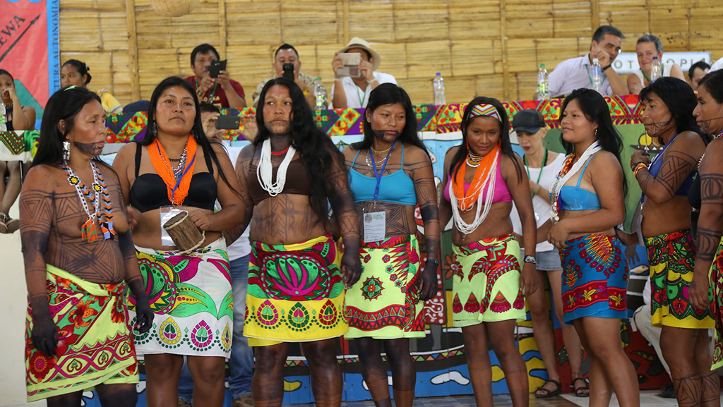 Mujeres y población diversa